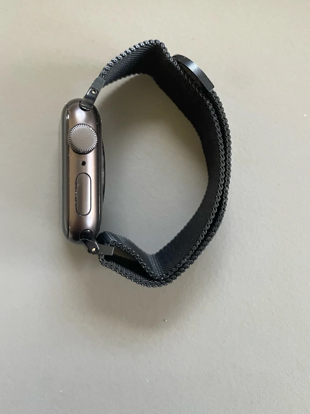 Apple Watch SE with Mesh Band